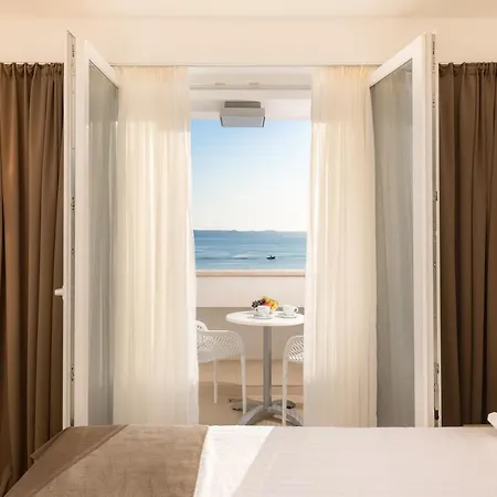Medora Auri Family Hotel 4*