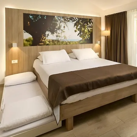 Medora Auri Family Hotel 4*