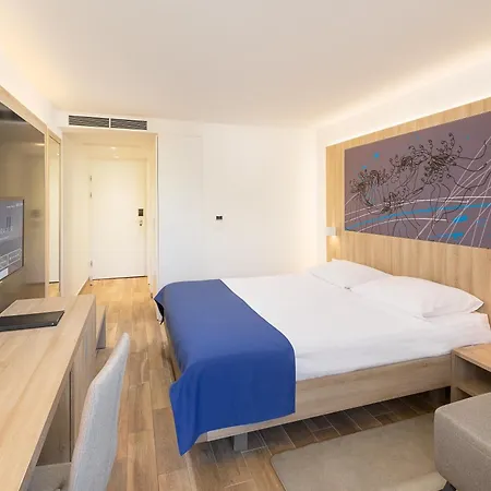 Medora Auri Family Hotel 4*