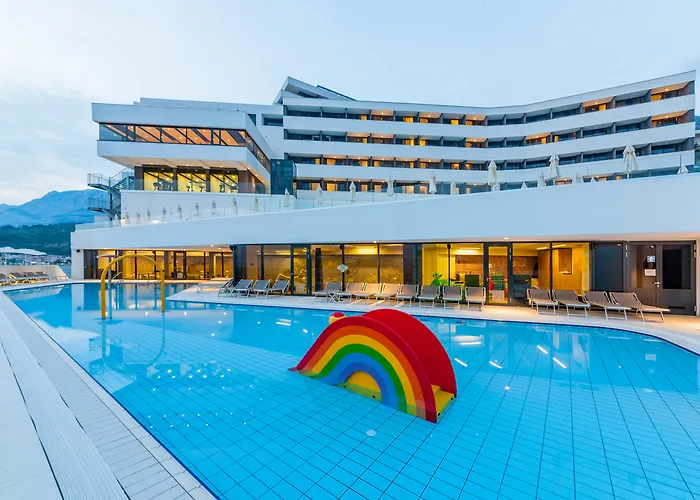 Medora Auri Family Hotel 4*