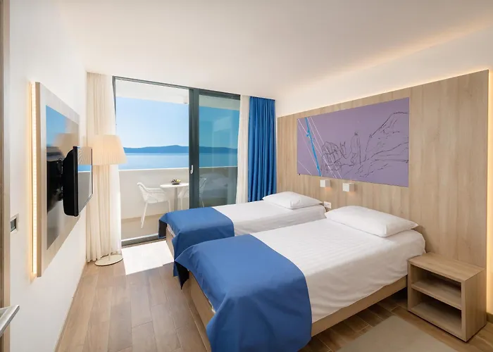 Medora Auri Family Hotel