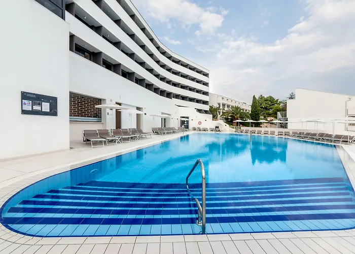 Medora Auri Family Hotel 4*